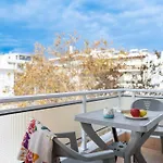 \'Core\' Modern Living Apartment, Rhodes Center