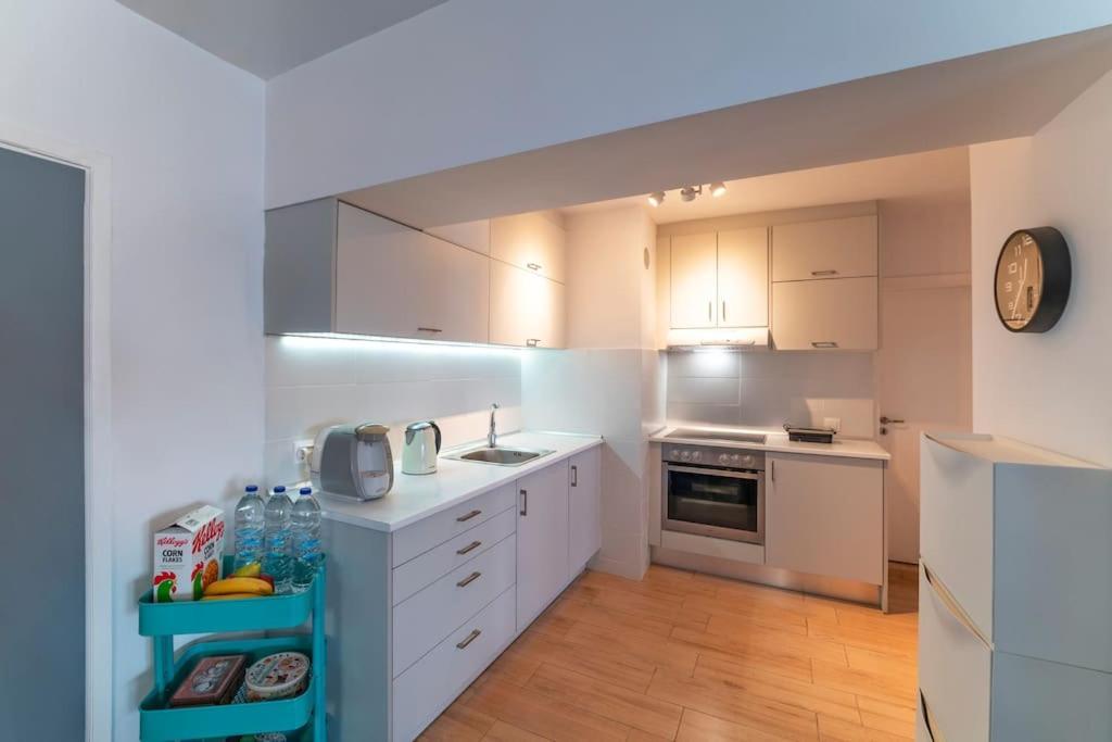 'core' Modern Living Apartment, Rhodes Center
